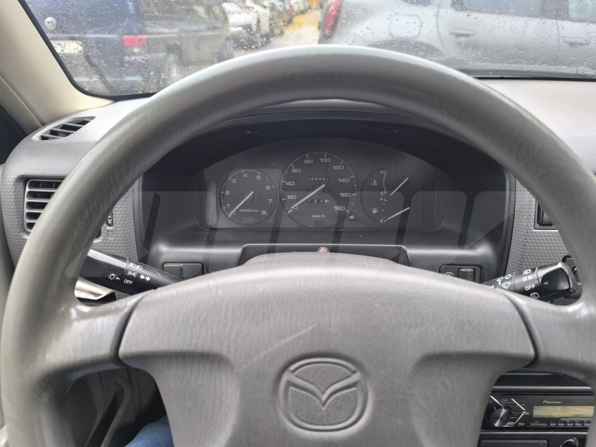 Mazda Demio I (DW), 1999