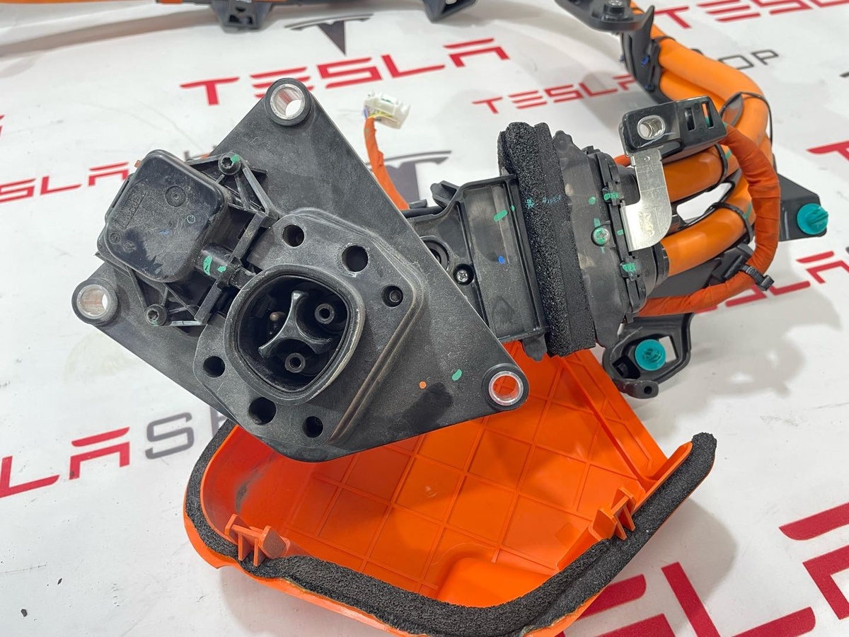 Порт зарядный к Tesla Model 3 2019