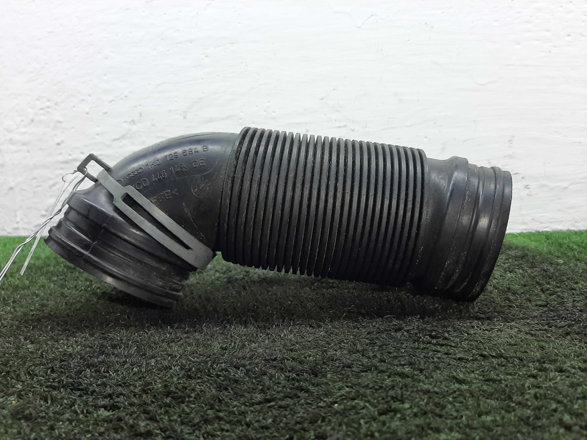 Воздуховод к Volkswagen Passat 2005