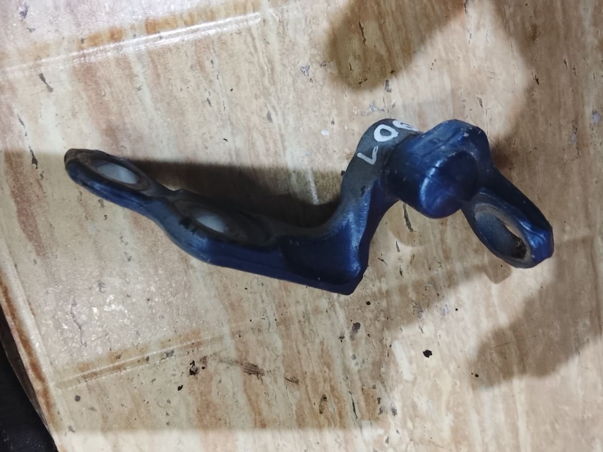 Петля двери передней правой к Ford C-MAX 2003