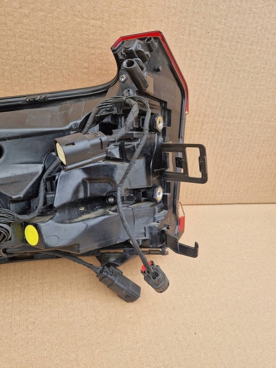 Фонарь задний правый к Volvo C40 2021