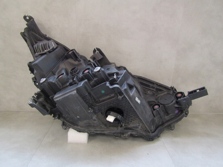 Фара левая к Toyota bZ4X 2022