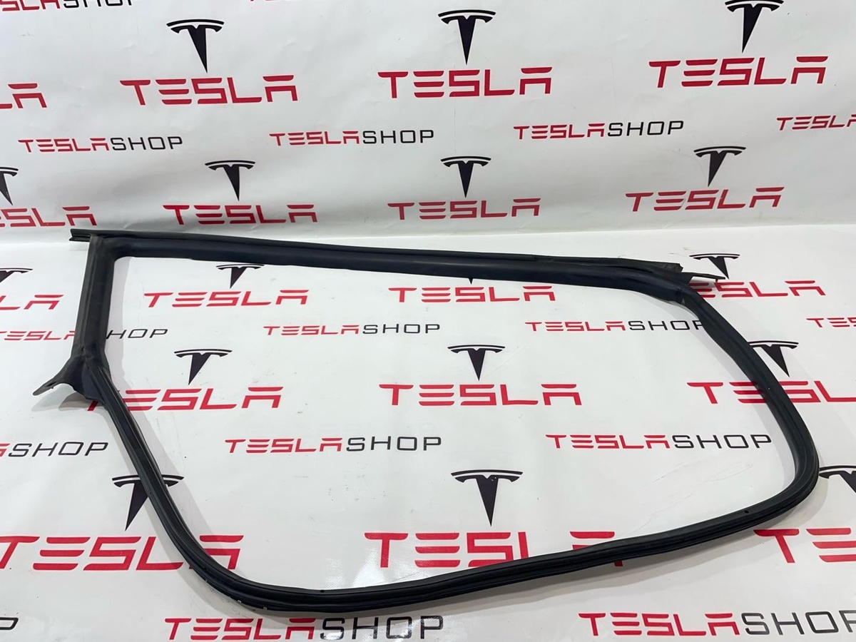 Уплотнитель к Tesla Model 3 2019