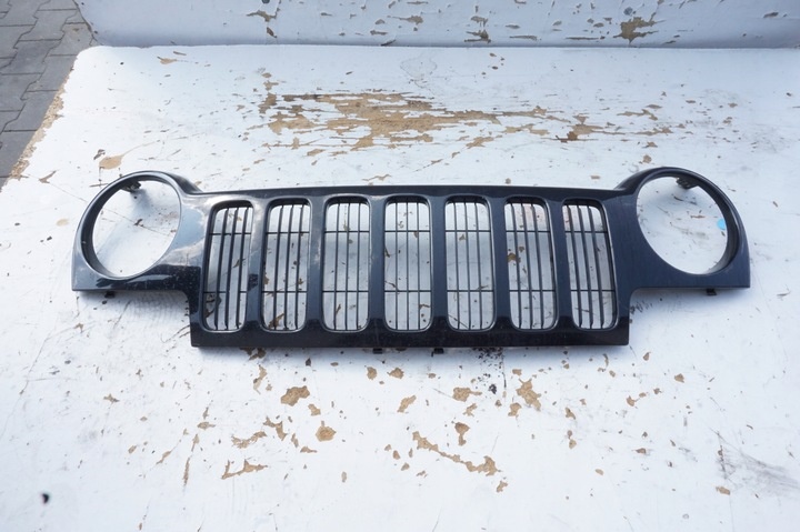 Решетка радиатора к Jeep Cherokee 2001