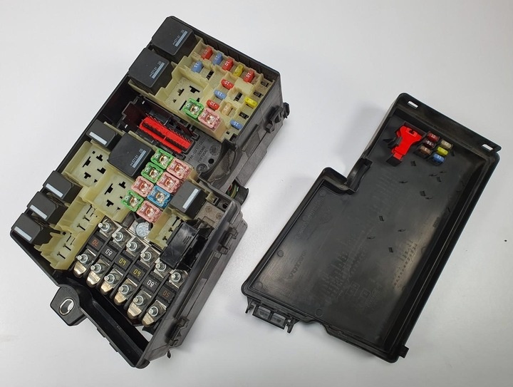 Блок предохранителей к Volvo C70 2005