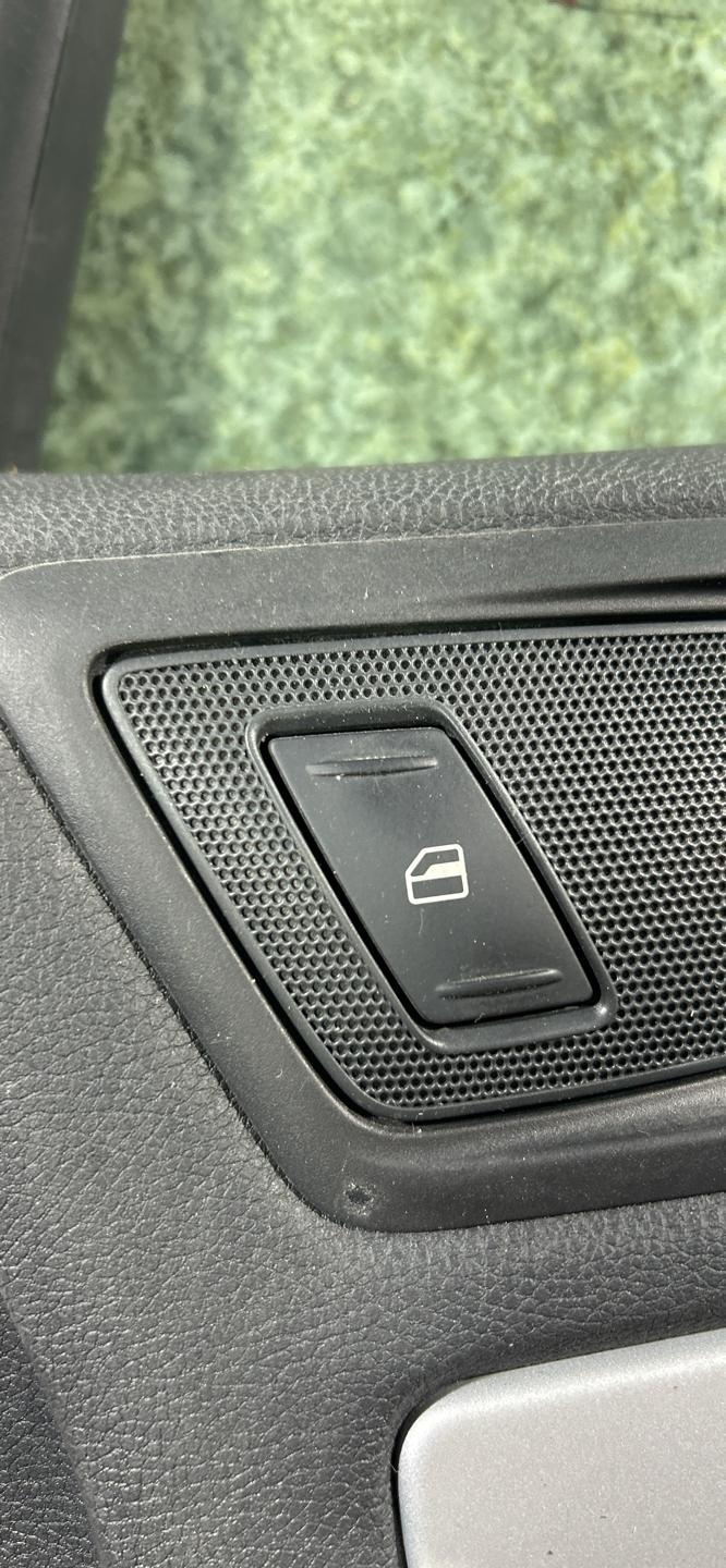 Кнопка стеклоподъемника к Skoda Octavia 2007