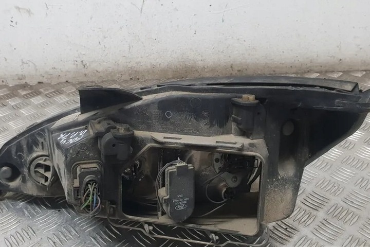 Фара правая к Ford Focus 2005