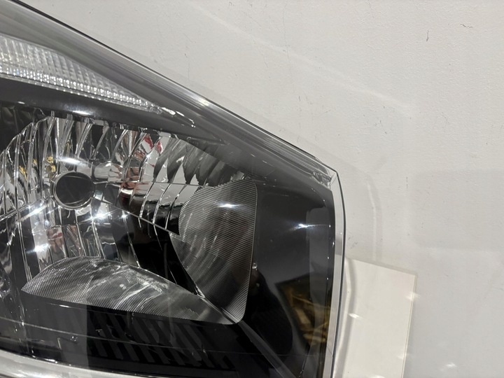 Фара правая к Opel Vivaro 2014