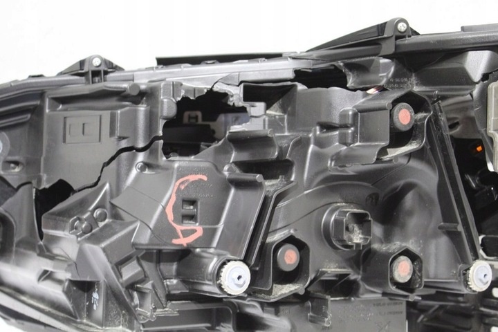 Фара правая к Toyota bZ4X 2022