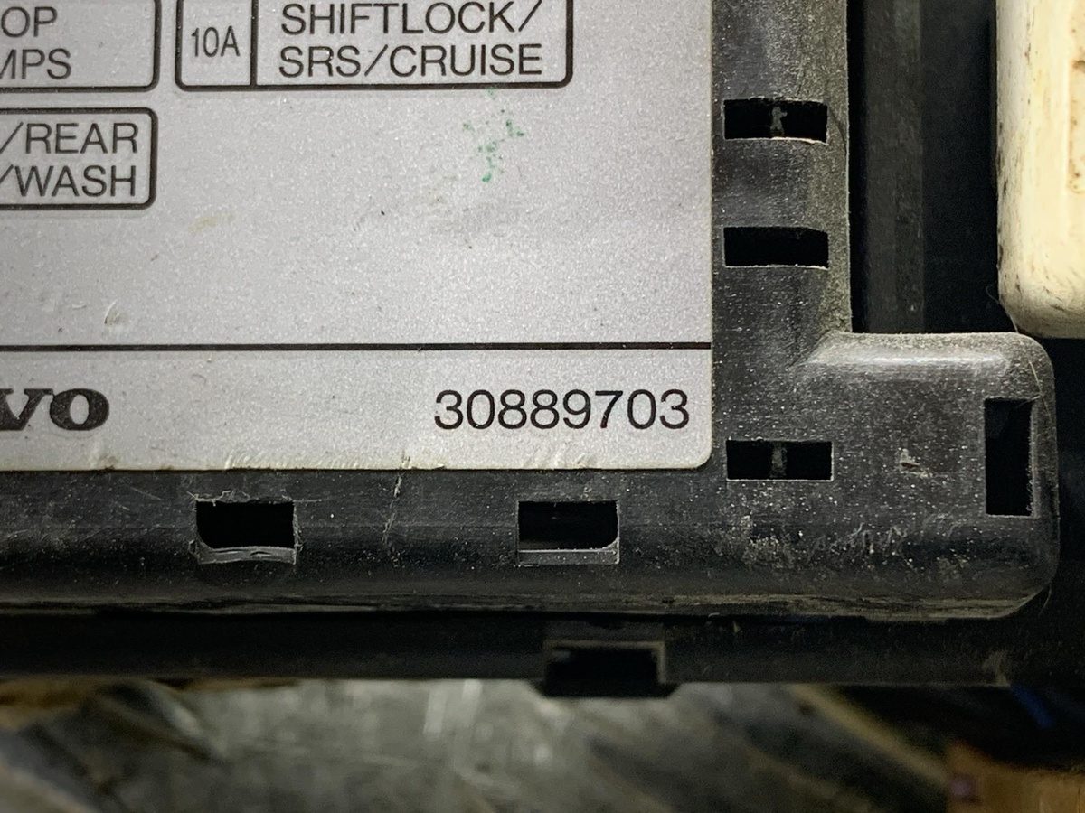 Блок предохранителей к Volvo V40 2000