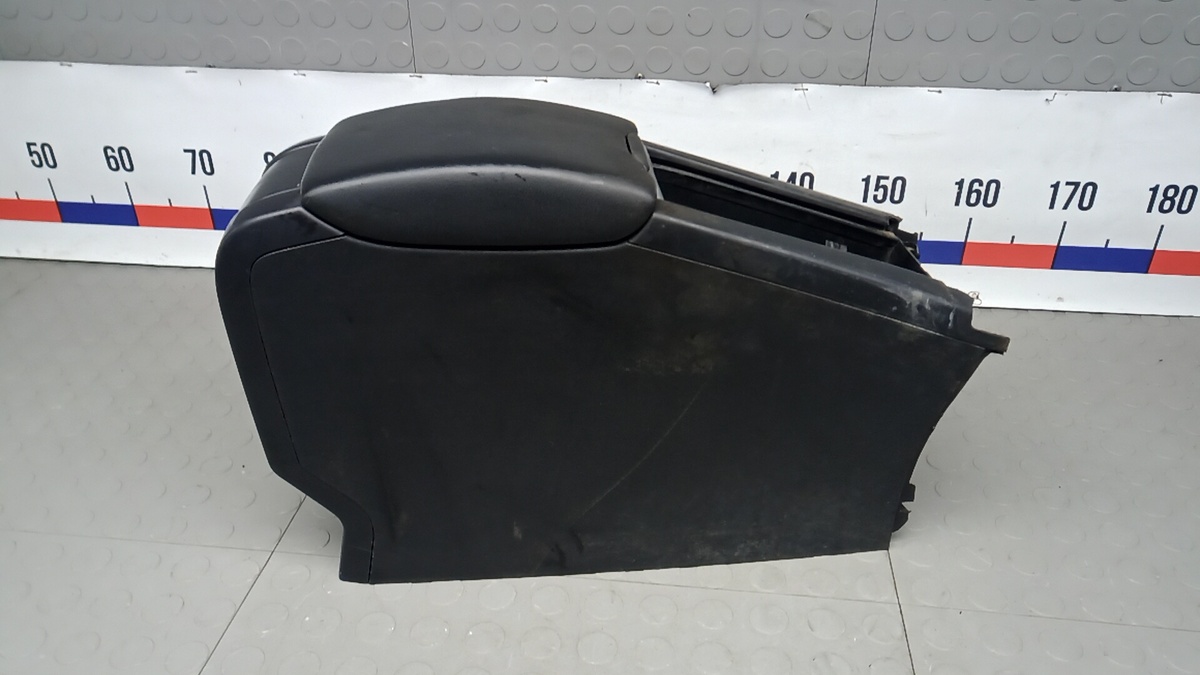 Подлокотник к Volvo XC60 2010