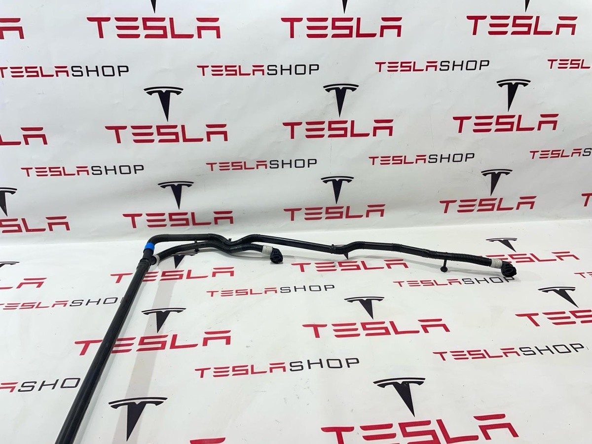 Патрубок радиатора к Tesla Model 3 2023