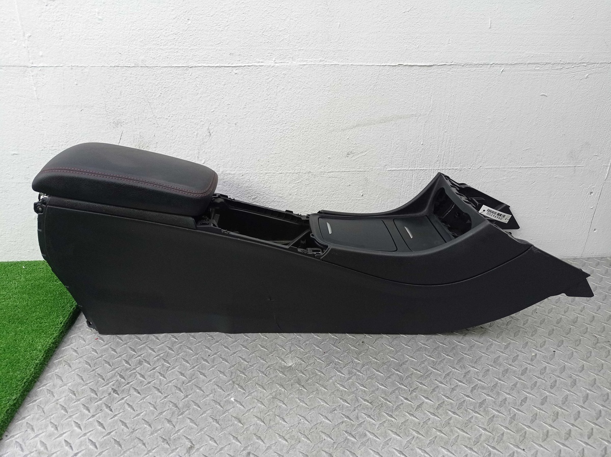 Подлокотник к Mercedes-Benz Clarus 2015