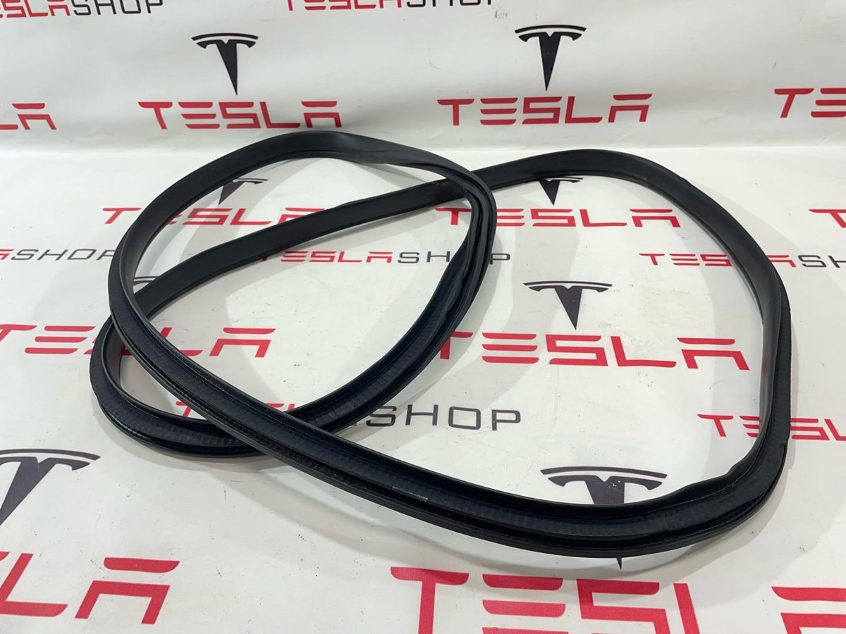 Уплотнитель к Tesla Model X 2022