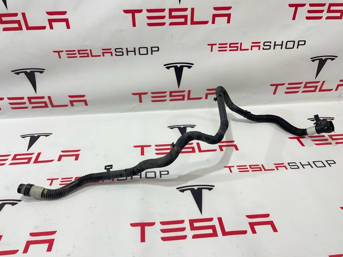 Патрубок радиатора к Tesla Model 3 2019