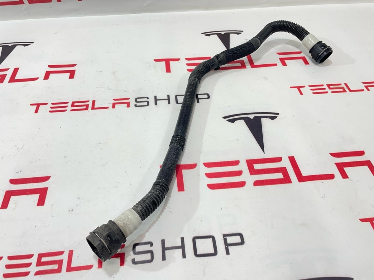 Патрубок радиатора к Tesla Model 3 2019