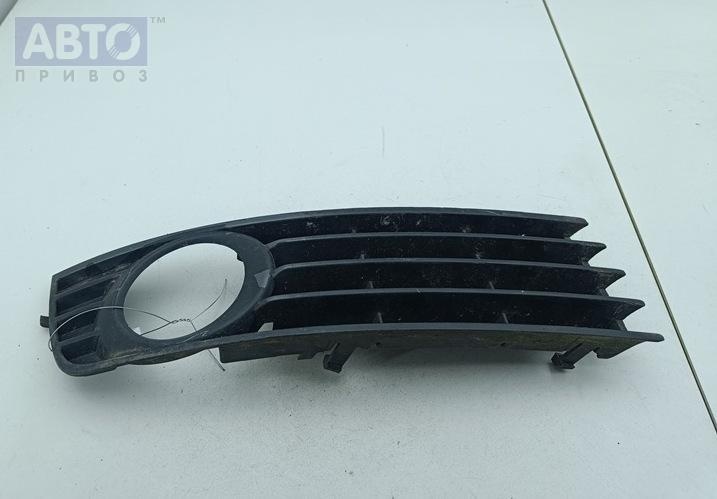Рамка фары к Audi A4 2003