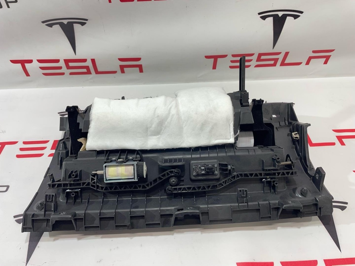 Бардачок к Tesla Model 3 2019