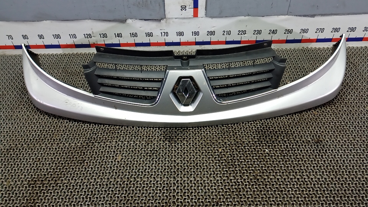 Решетка радиатора к Renault Trafic 2007