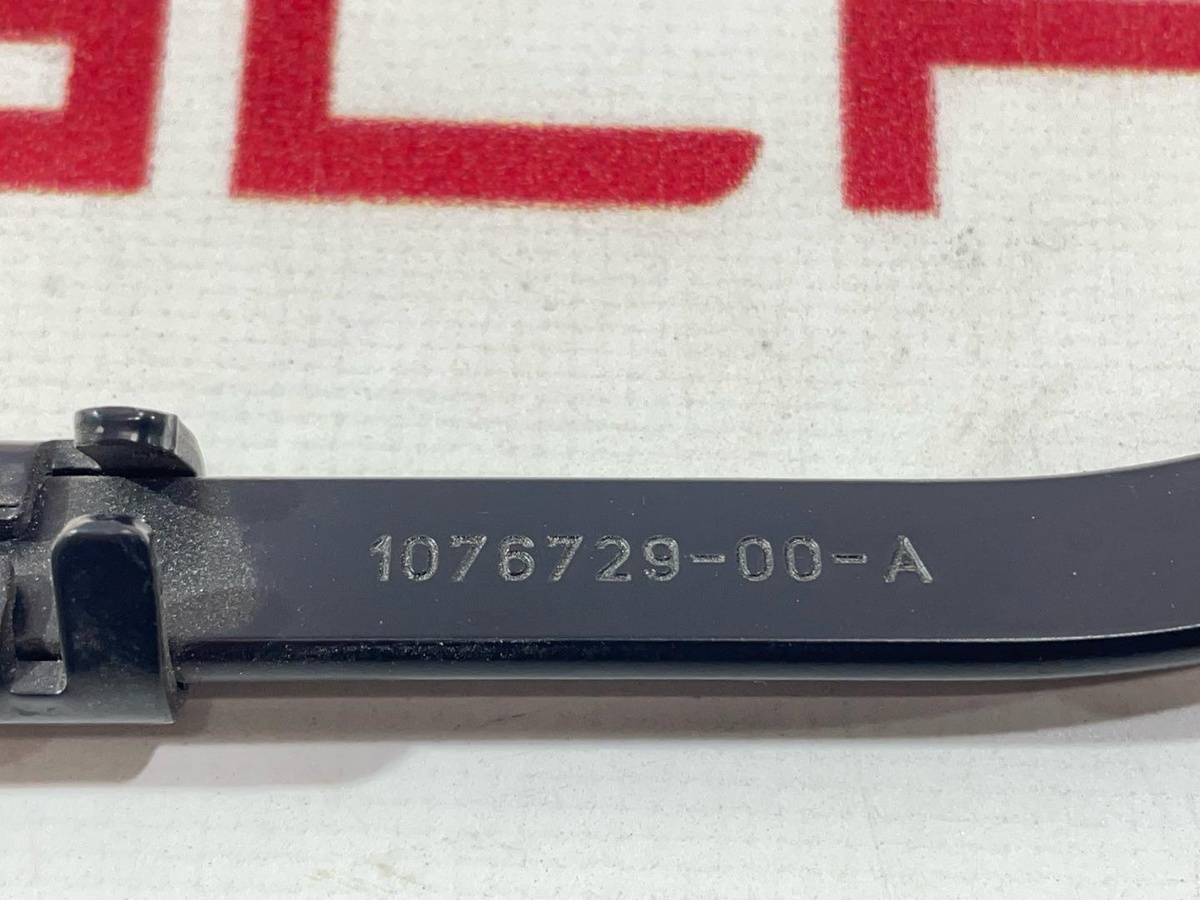 Щеткодержатель к Tesla Model 3 2019