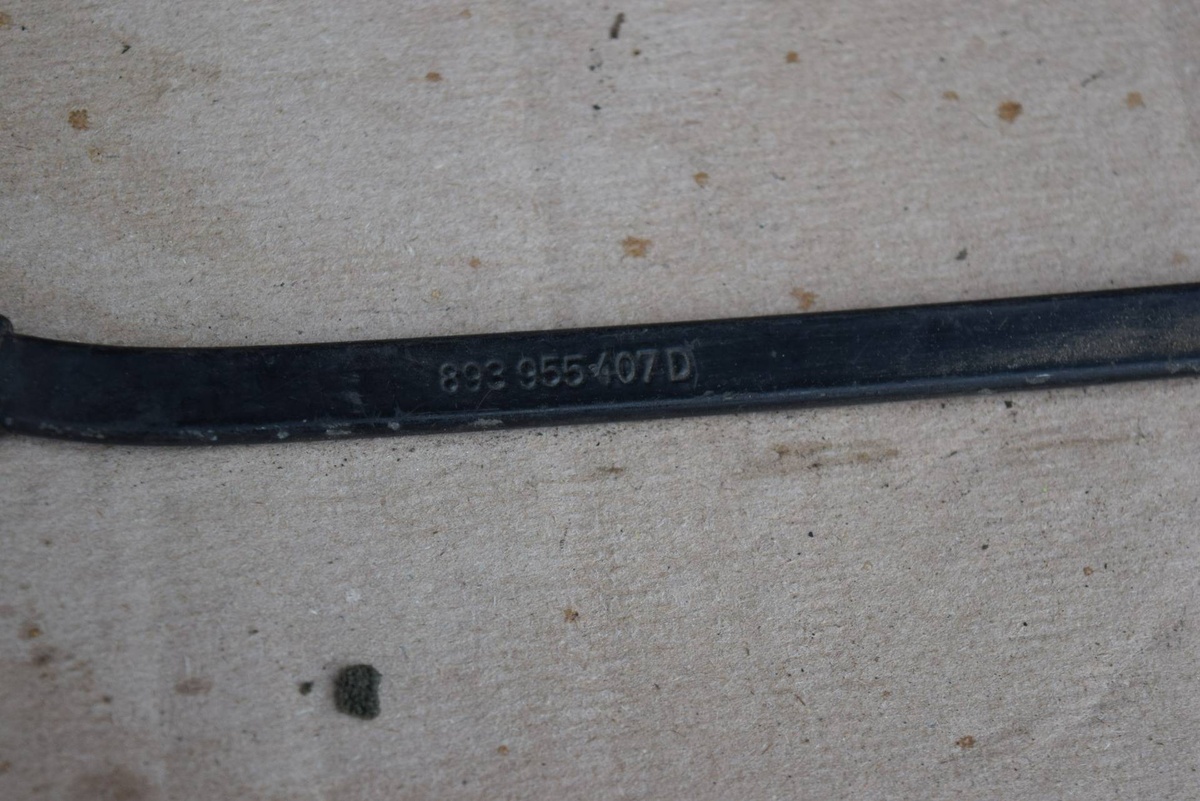 Щеткодержатель к Audi 80 1994