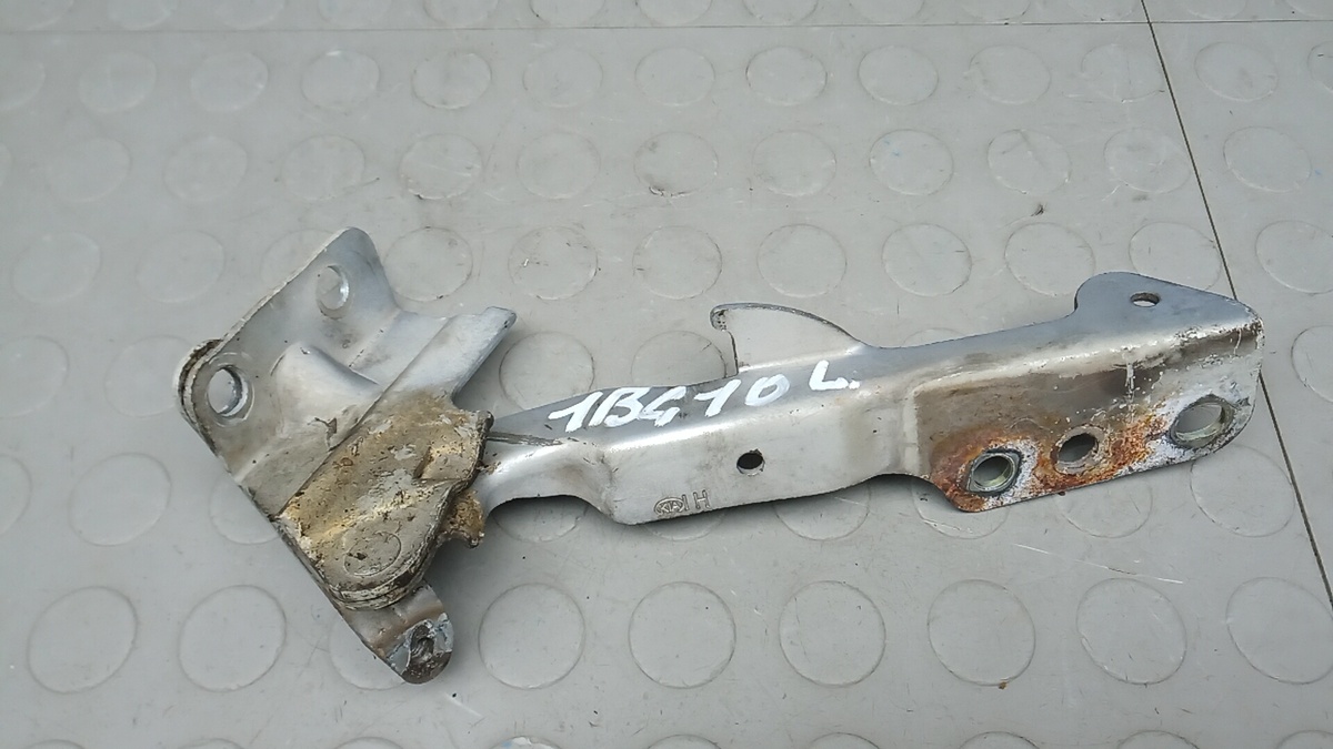 Петля капота к Kia Sorento 2009