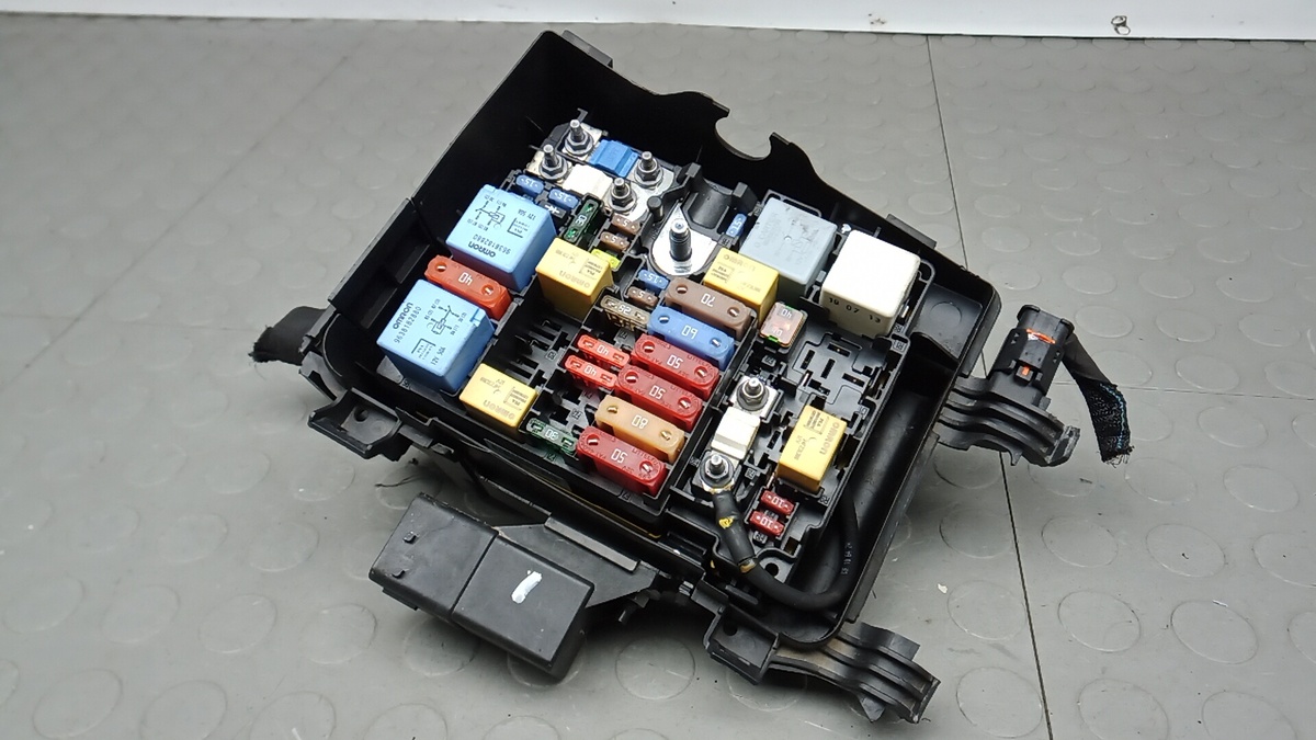 Блок предохранителей к Citroen C4 2014