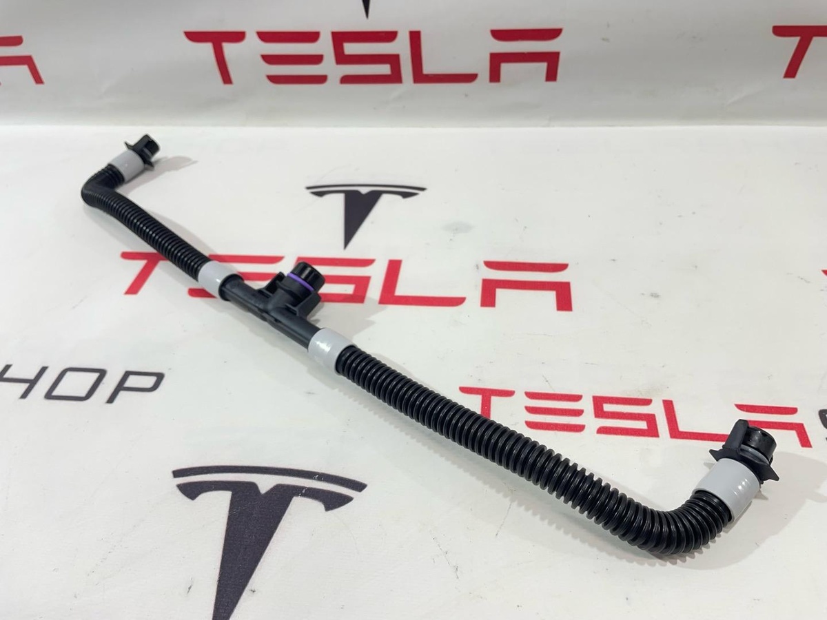 Патрубок радиатора к Tesla Model 3 2019