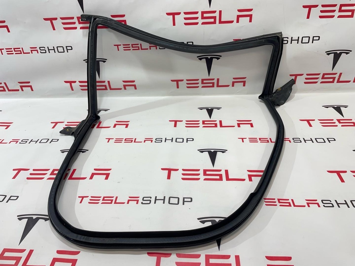 Уплотнитель к Tesla Model 3 2019