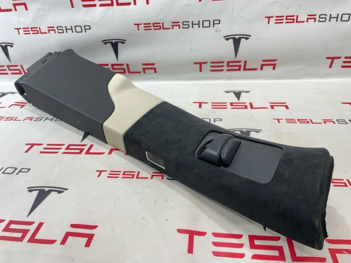 Обшивка стойки к Tesla Model X 2022