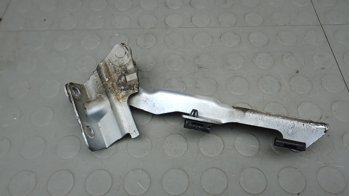 Петля капота к Kia Sorento 2009