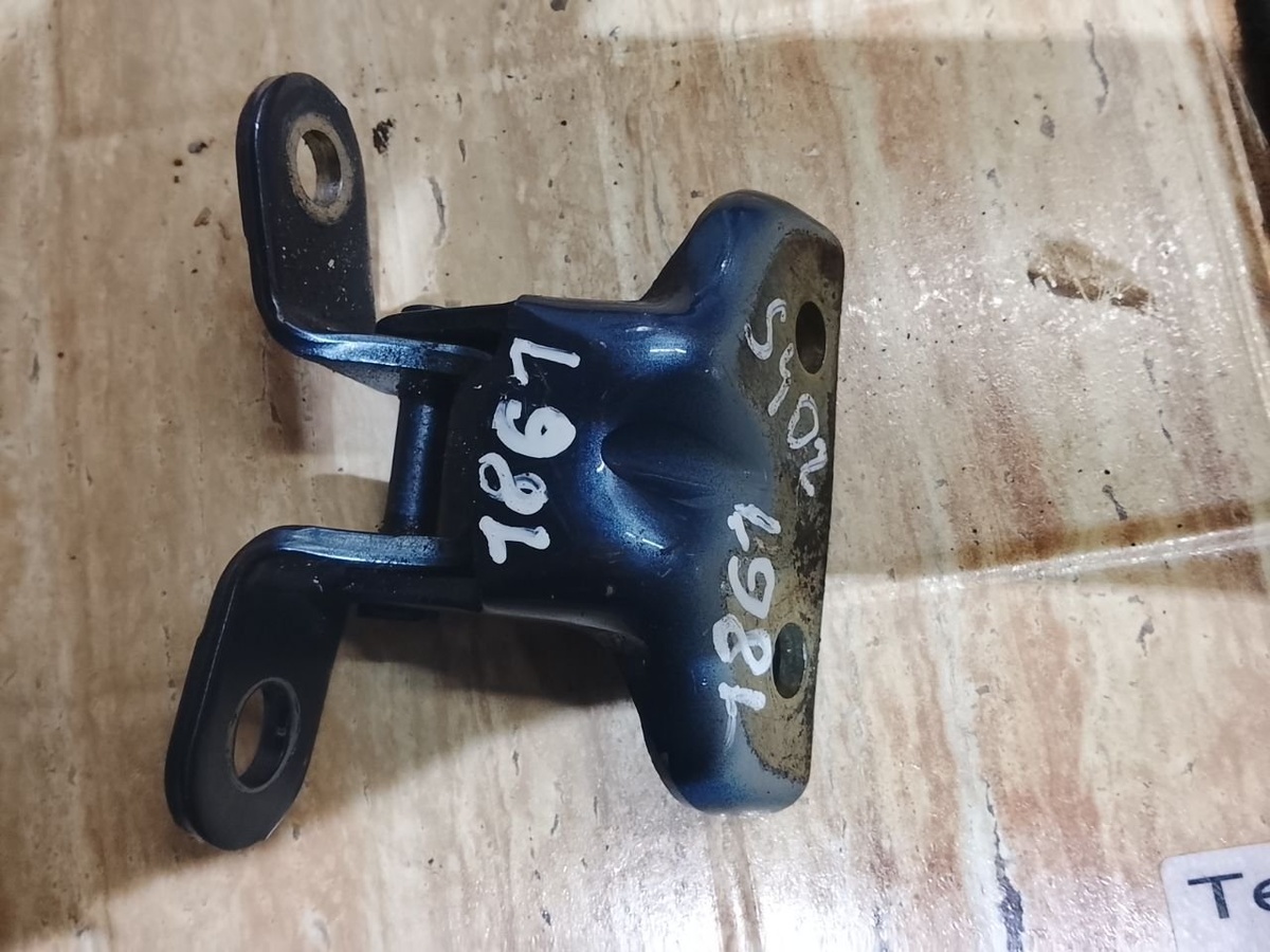 Петля двери передней левой к Ford Focus 2005