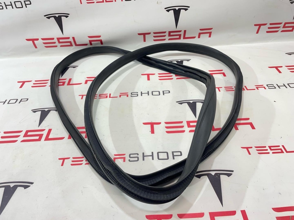 Уплотнитель к Tesla Model X 2022