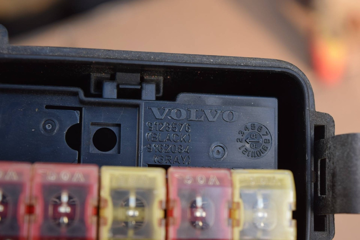 Блок предохранителей к Volvo V70 1999