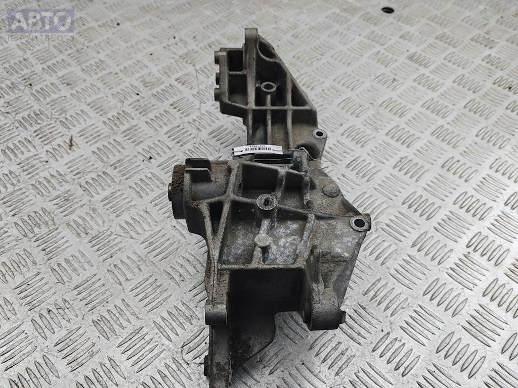 Кронштейн генератора к Audi A4 1999