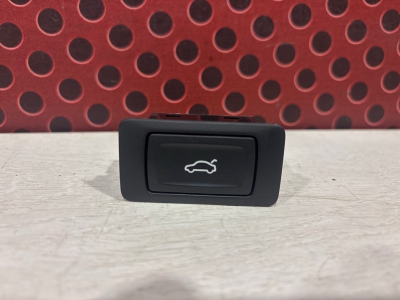 Кнопка  к Audi Q8 2021