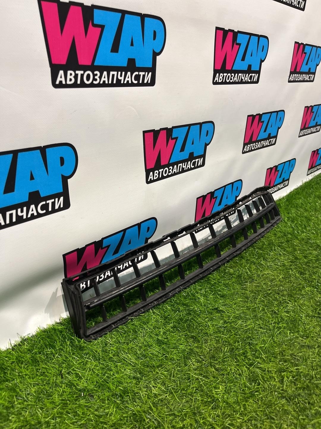 Заглушка (решетка) в бампер к MINI Clubman 2017