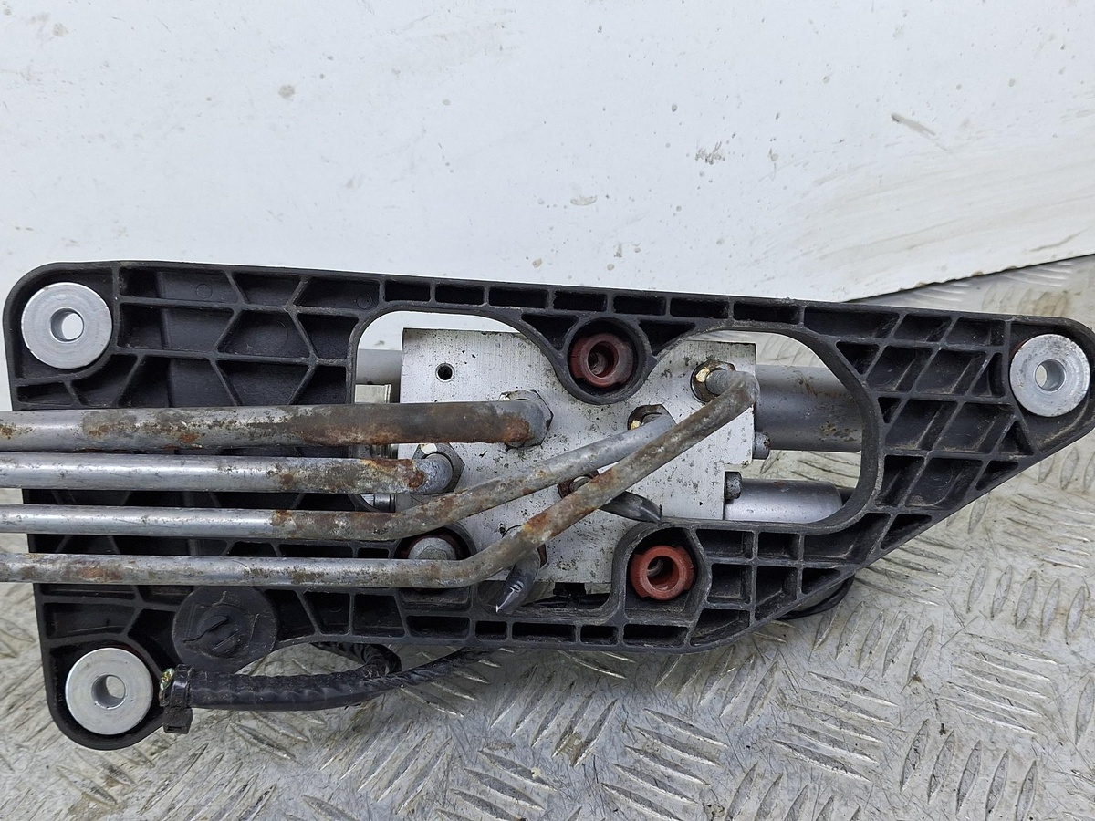 Блок клапанов пневмоподвески к BMW X6 2010