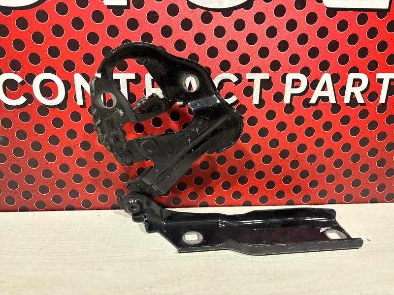 Петля капота правая к Audi Q8 2021
