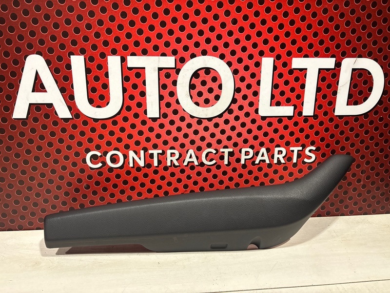 Накладка двери передней левой к Audi Q8 2021