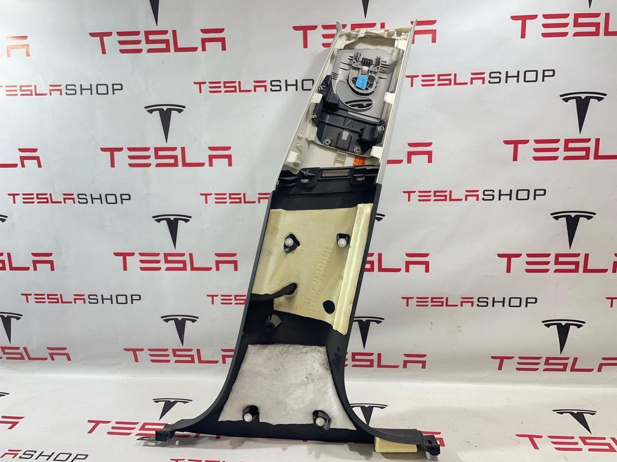 Обшивка стойки к Tesla Model 3 2019