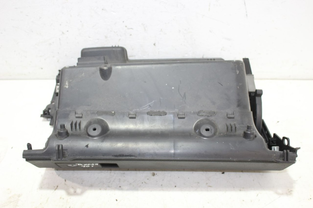 Бардачок к Volkswagen Touran 2004