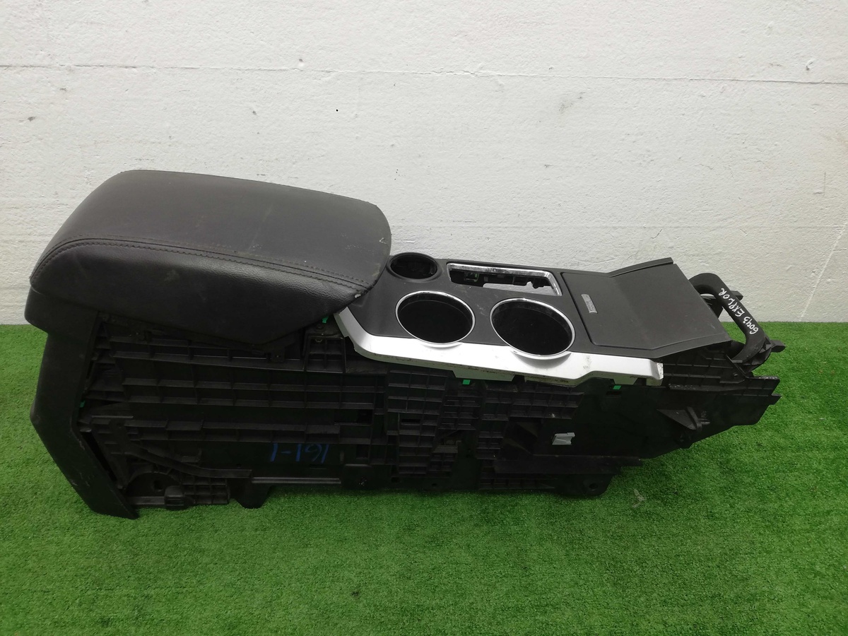Подлокотник к Ford Explorer 2013