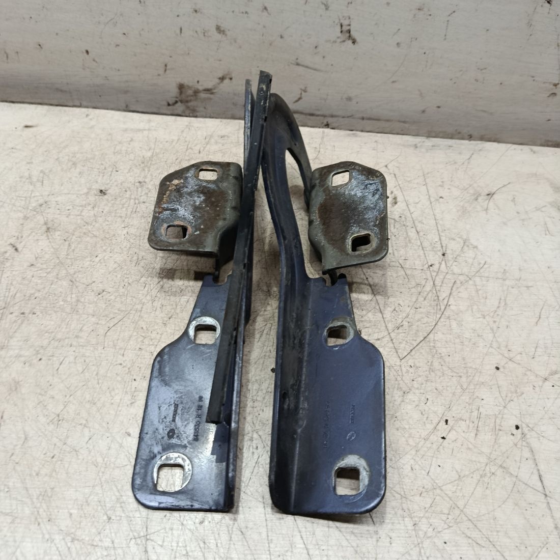 Петля капота к Renault Scenic 1998