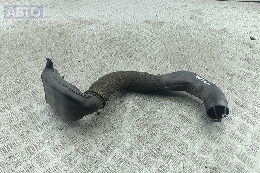 Воздухозаборник к Ford Focus 2003