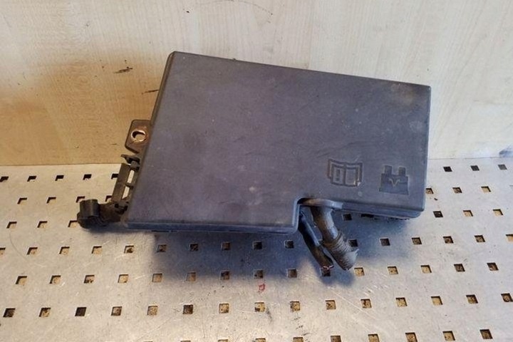 Блок предохранителей к Ford C-MAX 2003