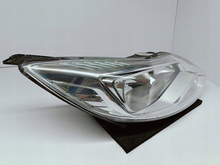 Фара правая к Ford Focus 2011