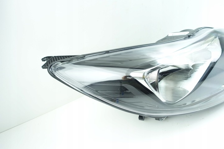 Фара правая к Ford Focus 2011