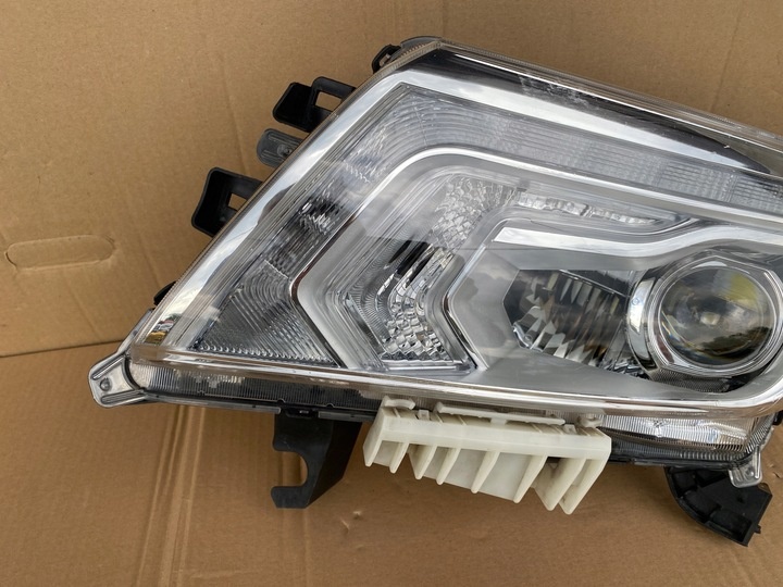 Фара левая к Nissan Navara (Frontier) 2014