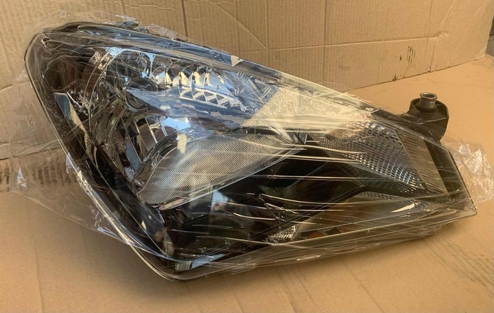 Фара правая к SEAT Mii 2011